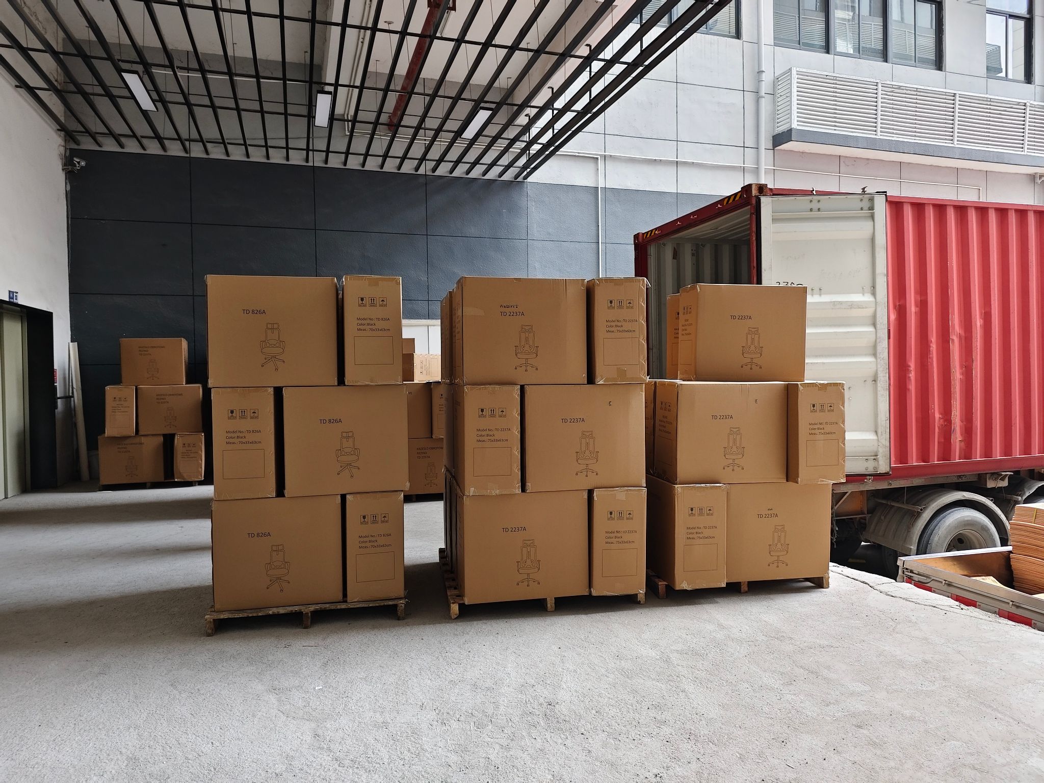 tindafurniture_packing_loading2